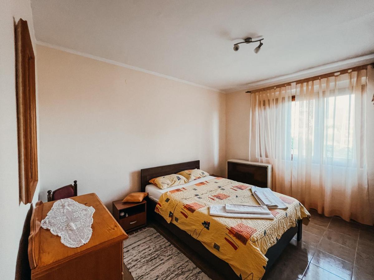 Vladivostok Apartments Tivat Exterior foto
