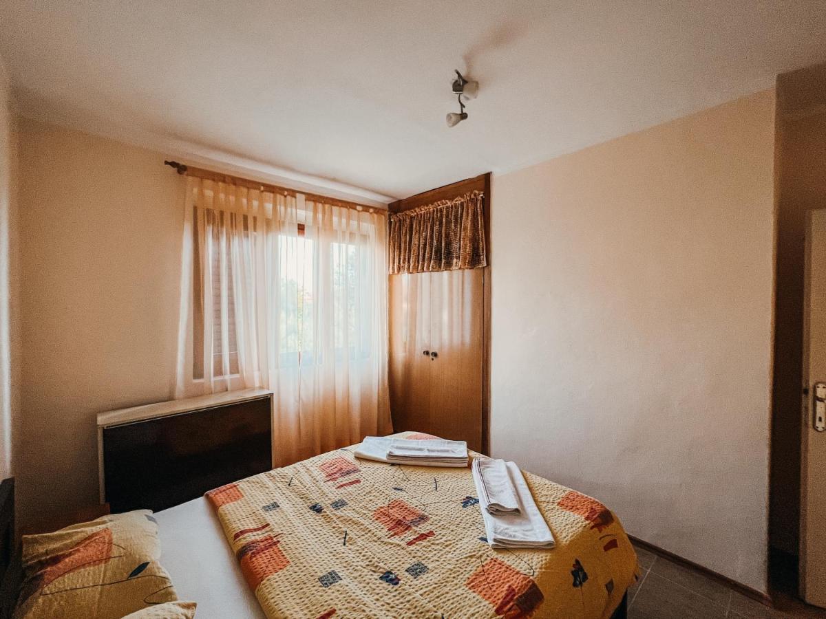 Vladivostok Apartments Tivat Exterior foto